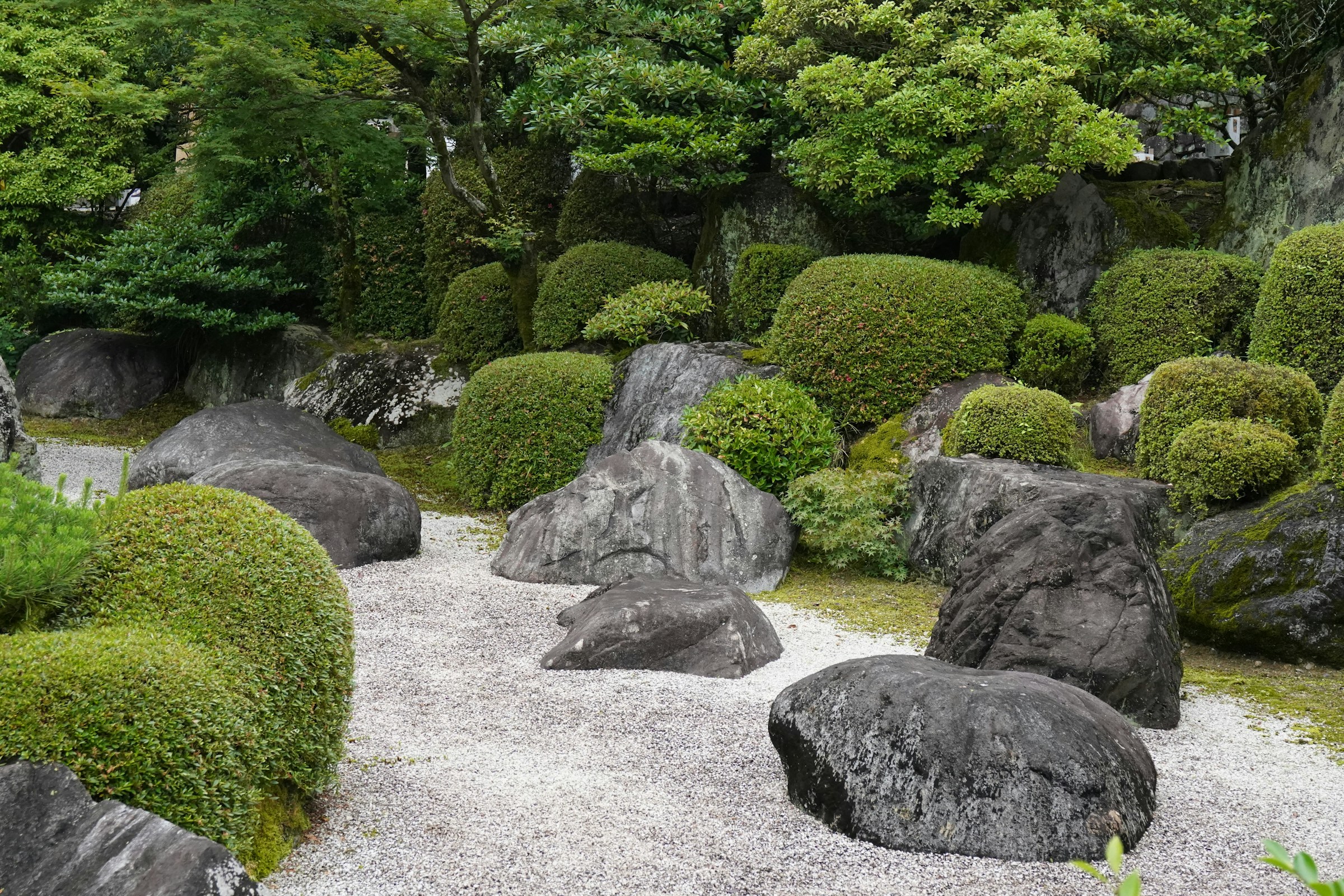 landscape-big-stones-terraced-garden