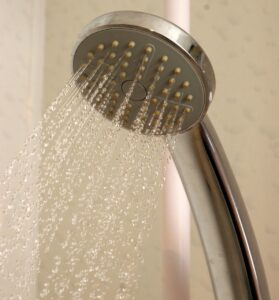low-flow-plumbing-fixtures-modern-bathroom