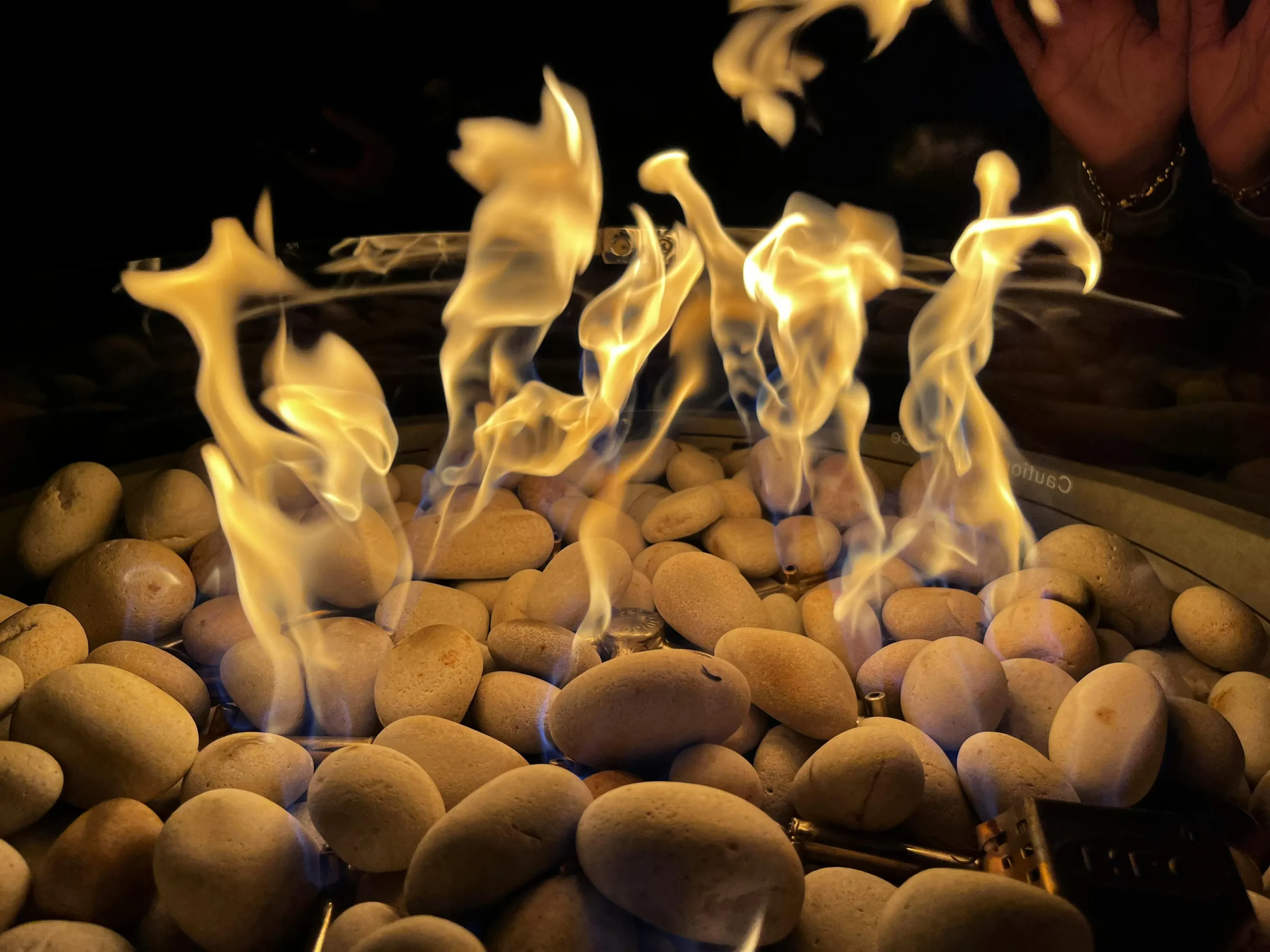 cozy-backyard-modern-propane-fire-pit-table-evening