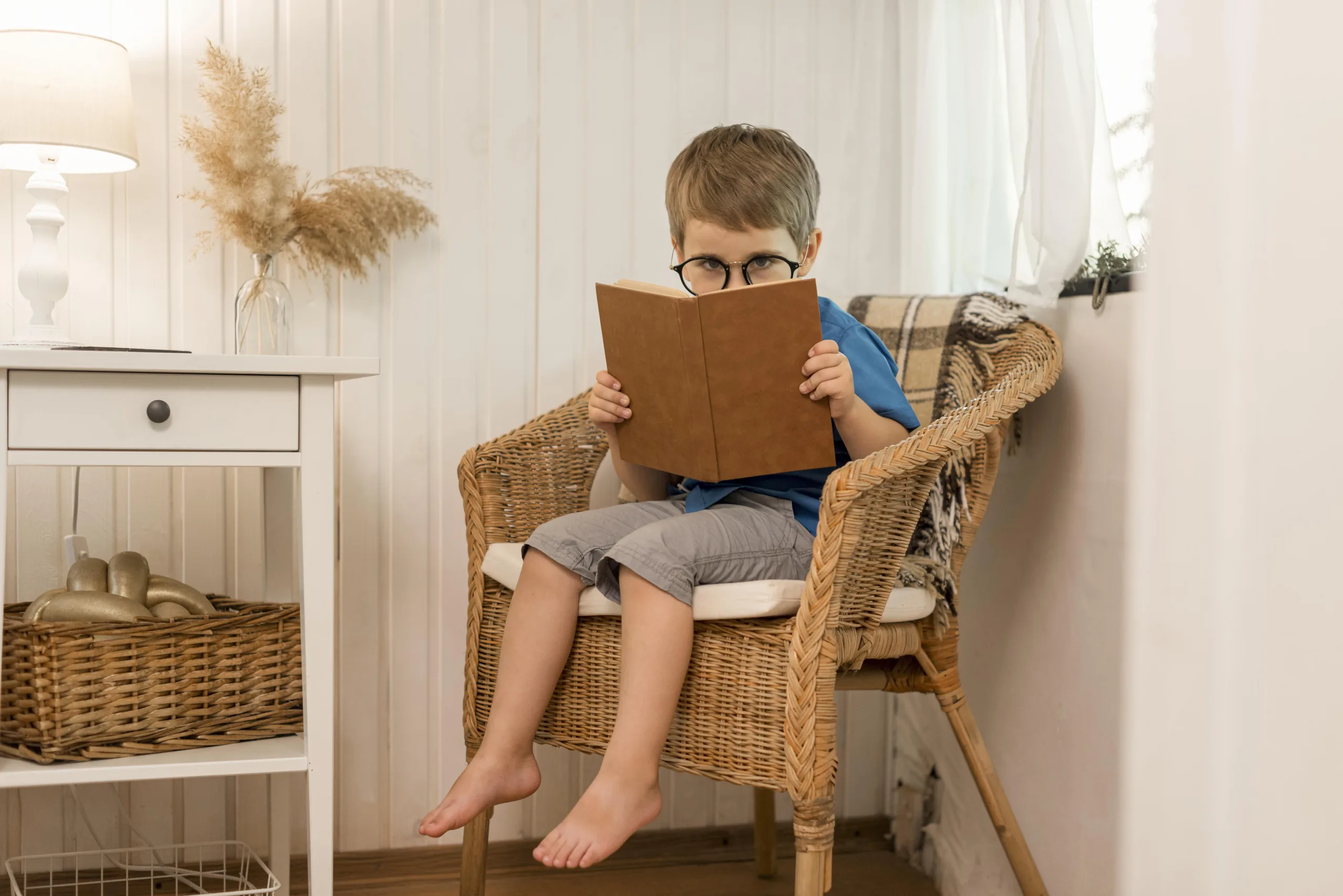 kids-reading-nook-cozy-corner-bookshelf
