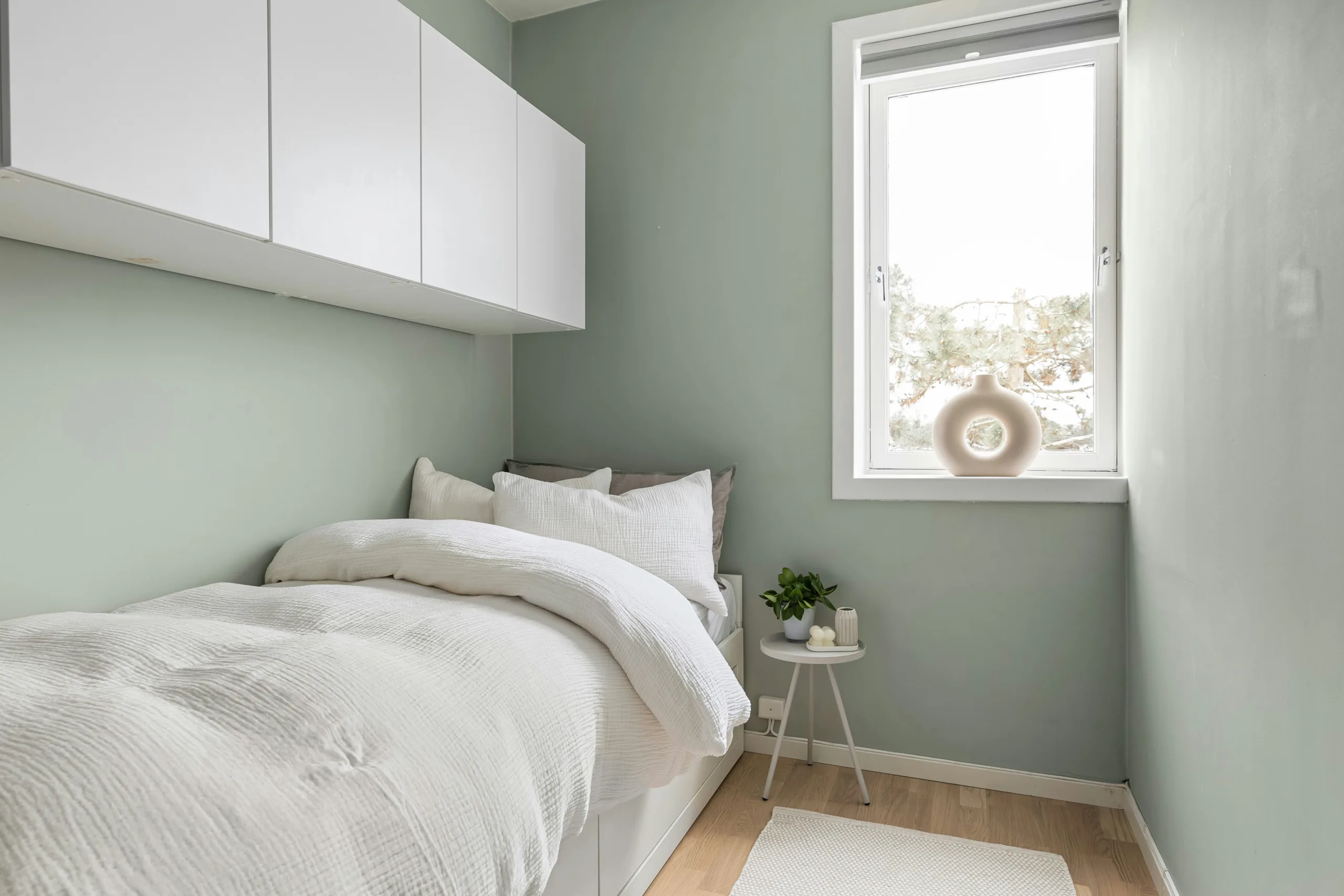 small bedroom furniture layout