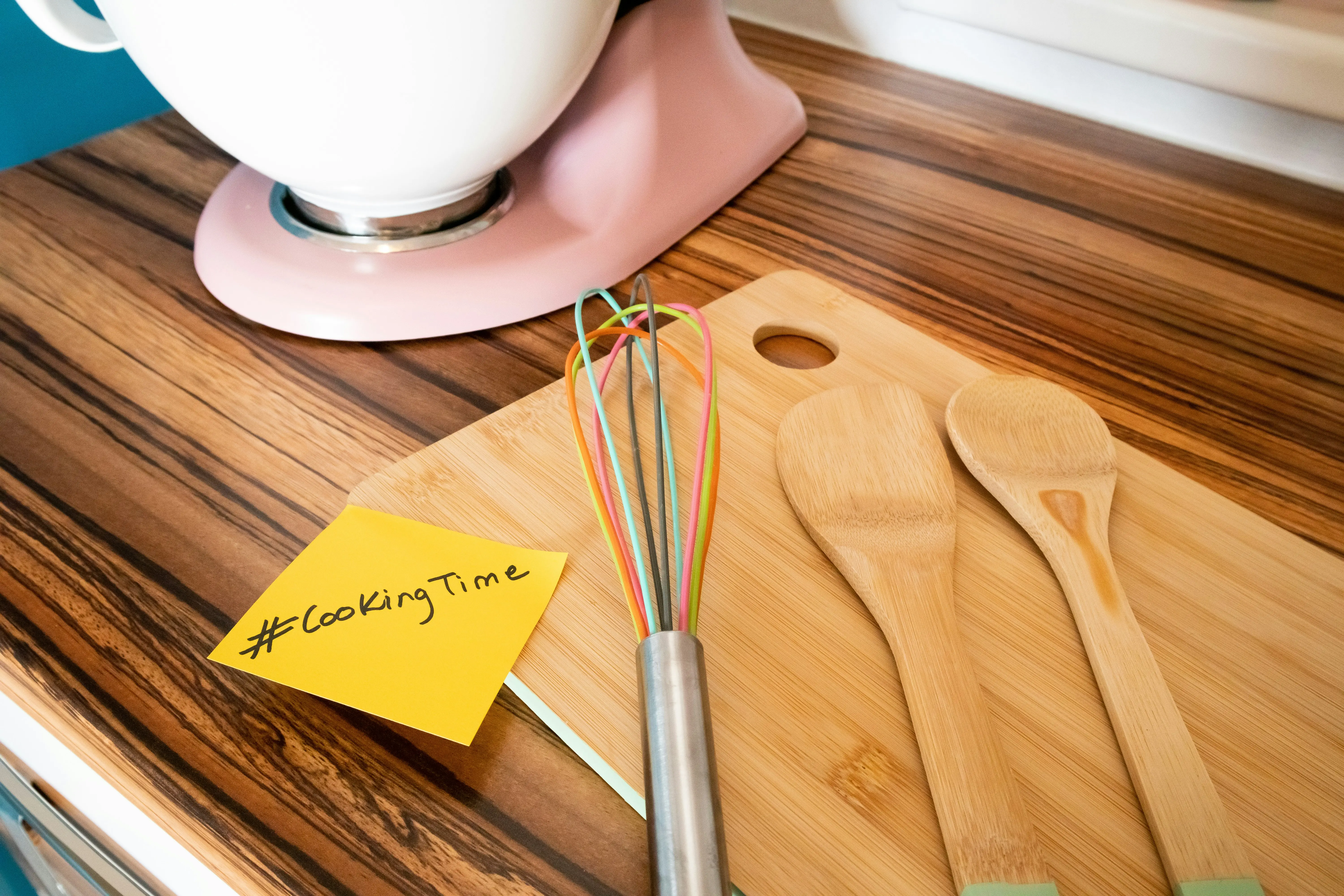 How to Fix Static Electricity on Clothes : 5 Easy Ways