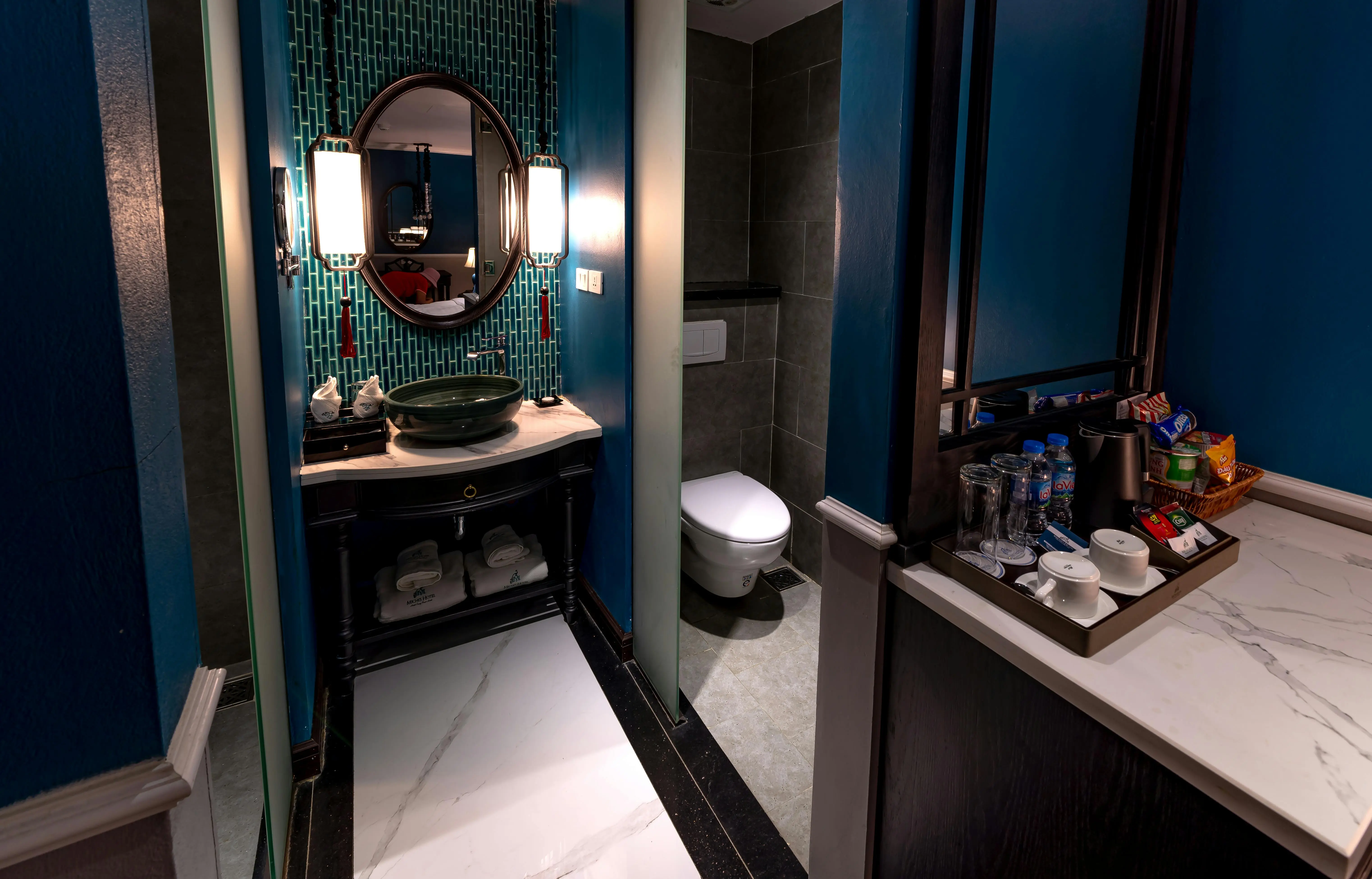 ideas for replacing a garden tub Stylish and modern hotel bathroom featuring chic blue walls and contemporary fixtures.