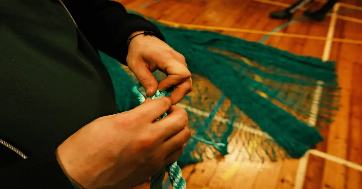 how to tie dye a hoodie