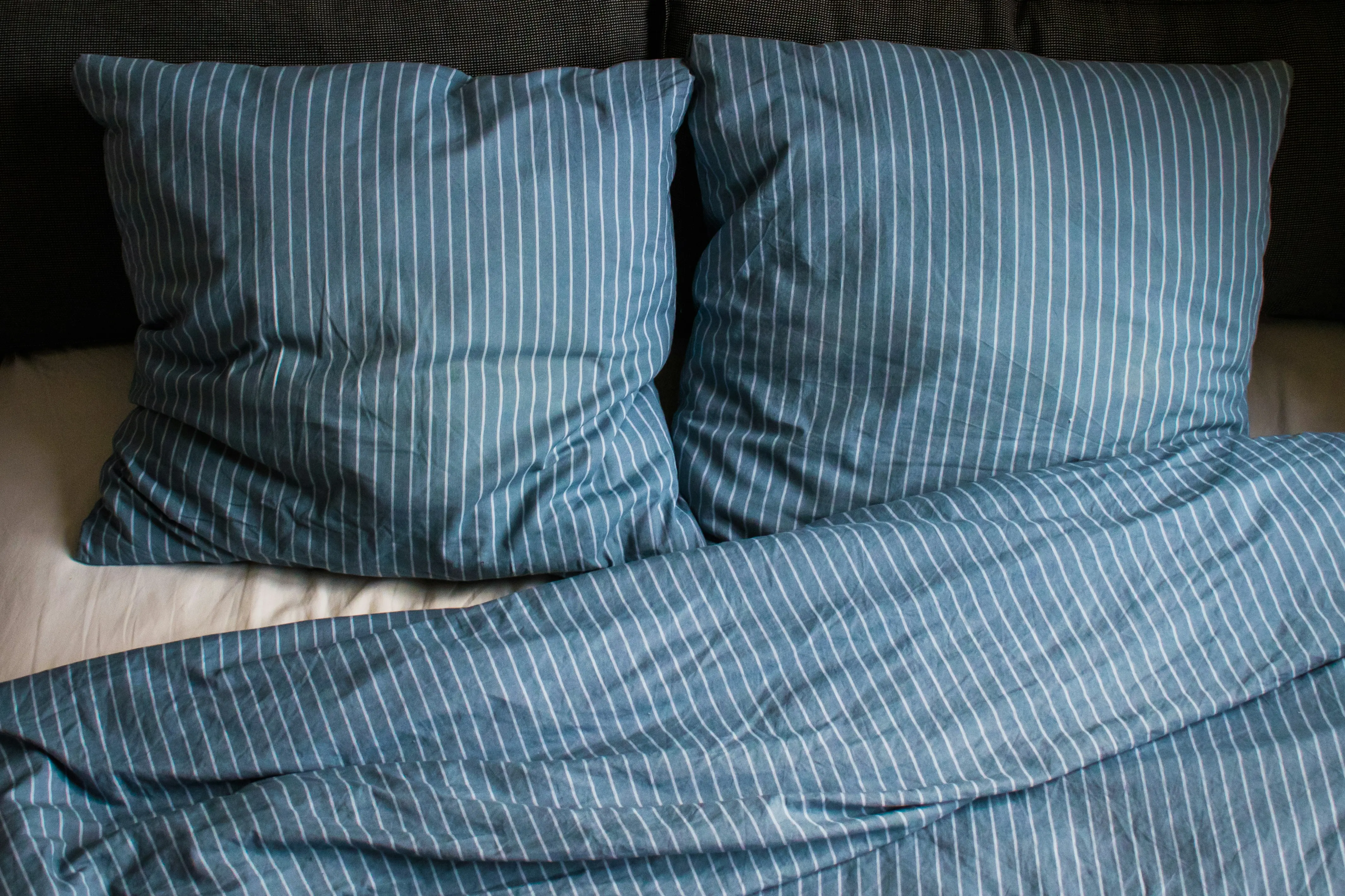Blue and White Pillows : 7 Amazing Design Tips !