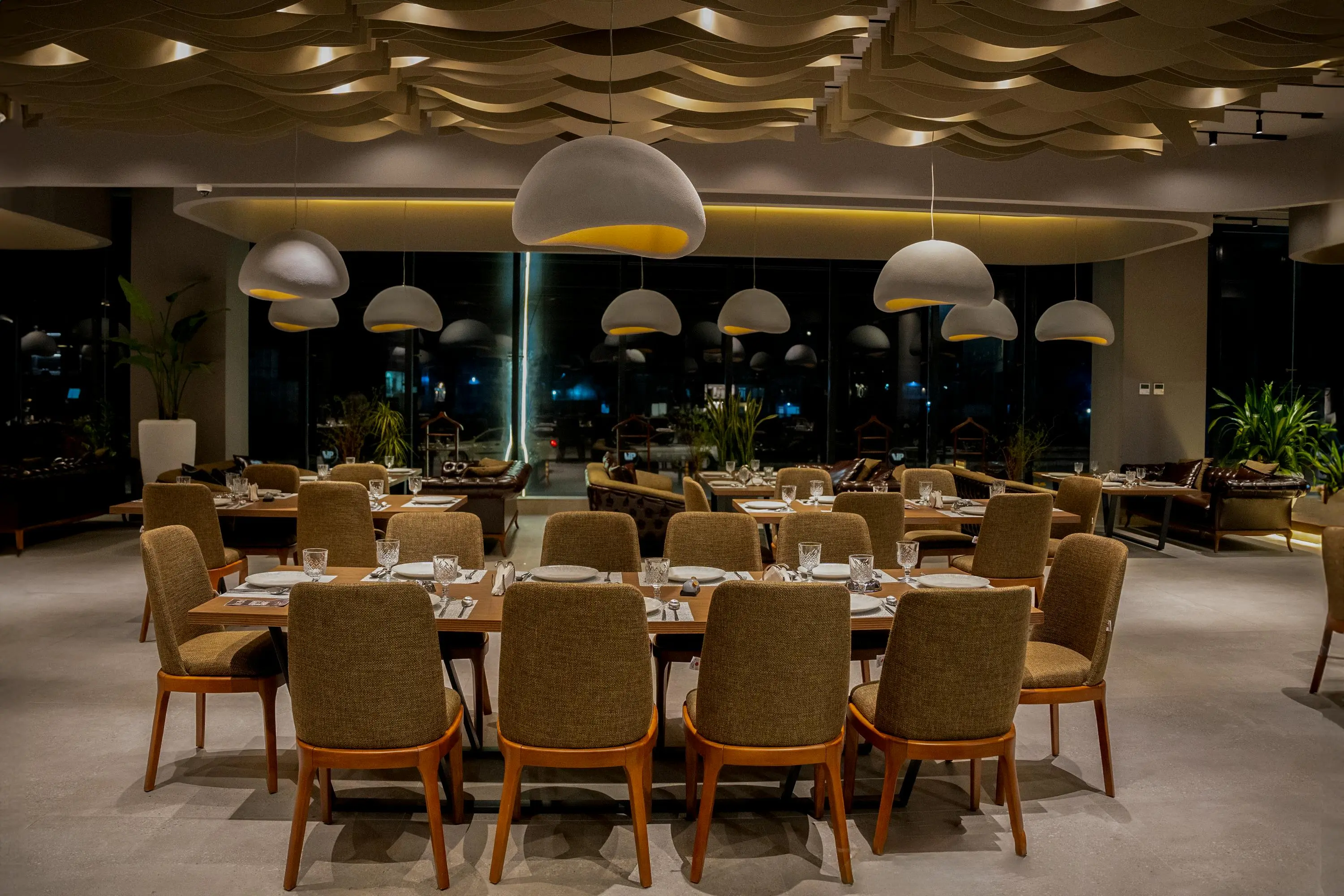 beach chandelier Discover a stylish restaurant with contemporary design and luxurious ambiance in Sulaymaniyah, Iraq.