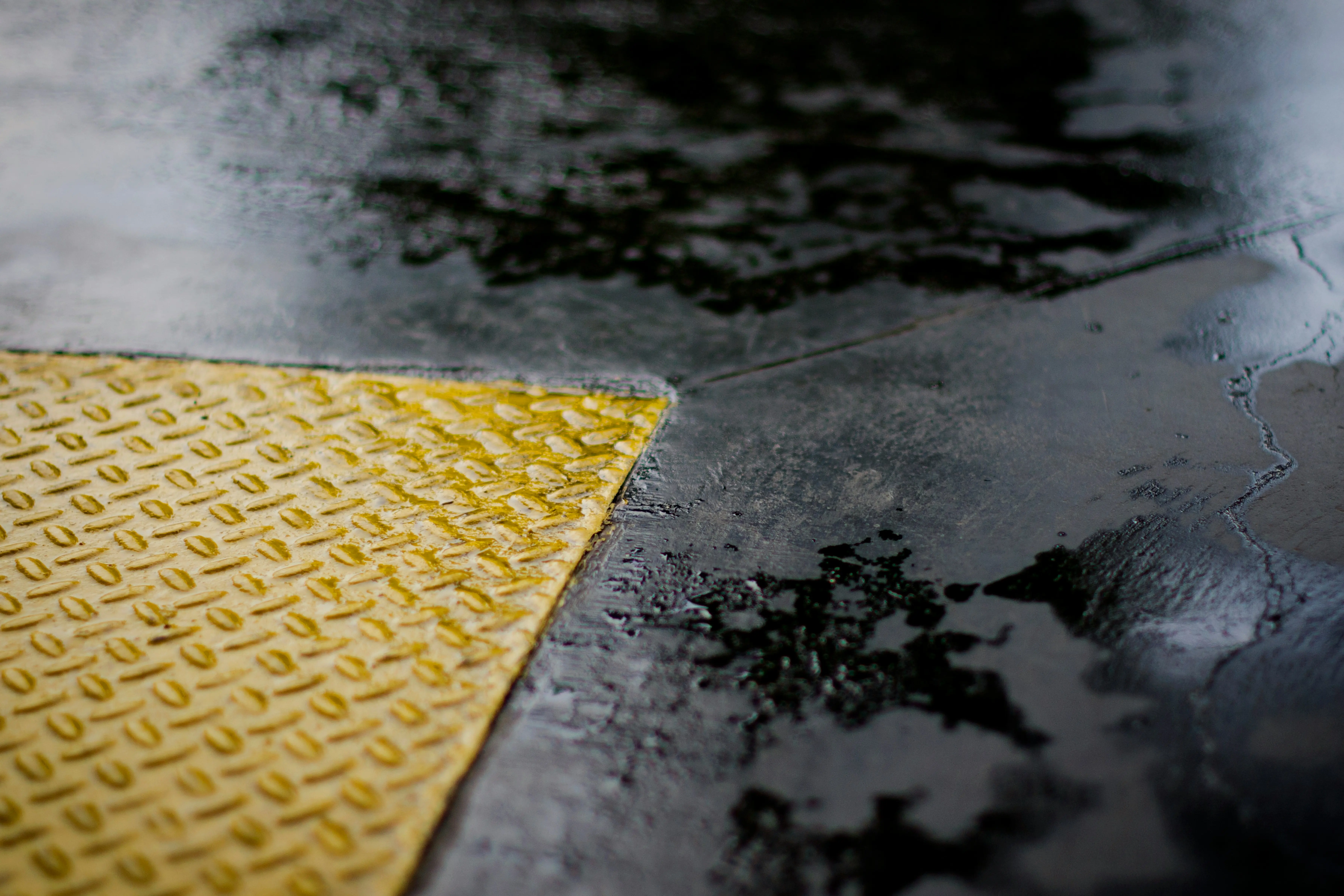 DIY Garage Floor Coating : 5 Pro Tips for Success !