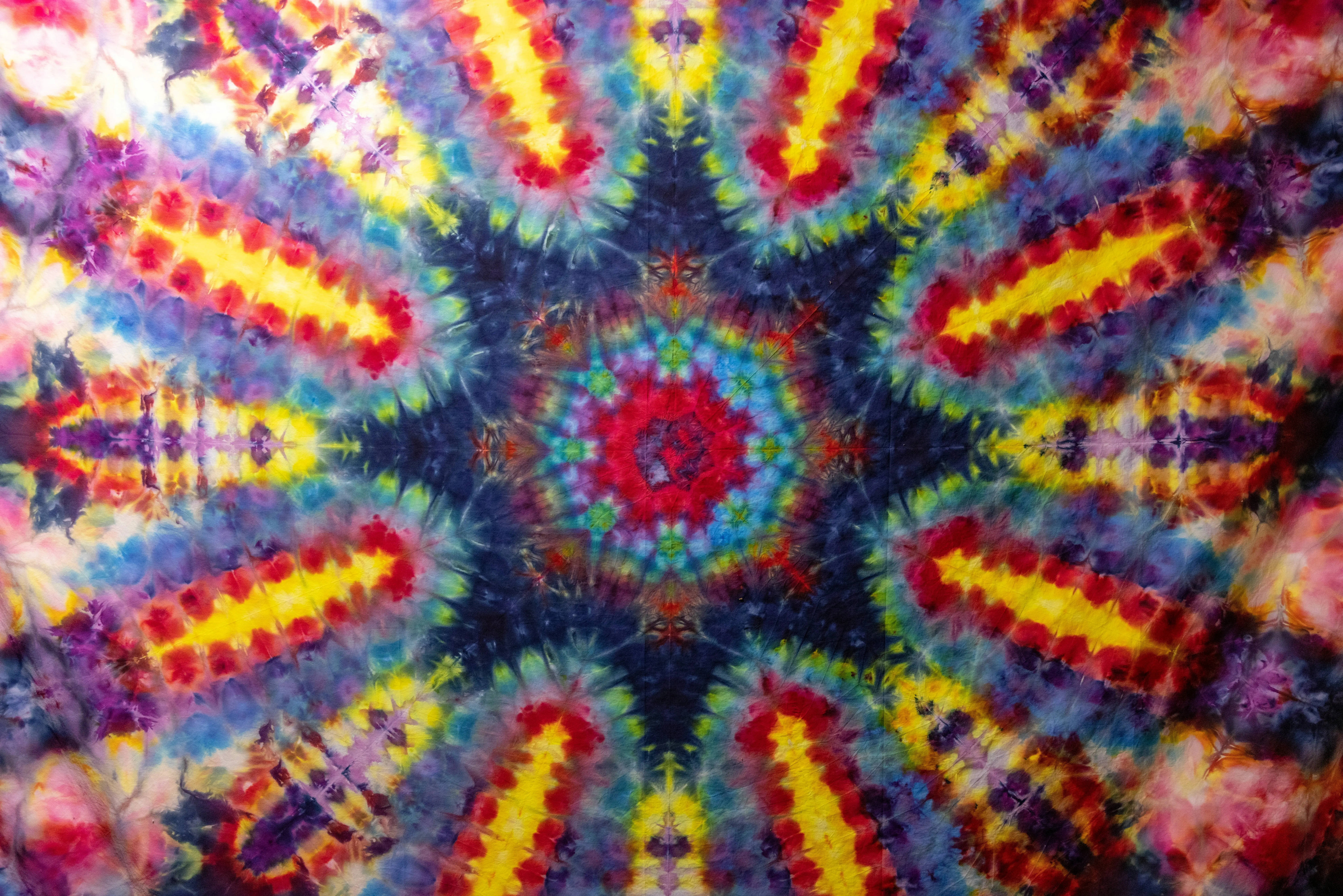Tie Dye Techniques : 7 Awesome Folds !
