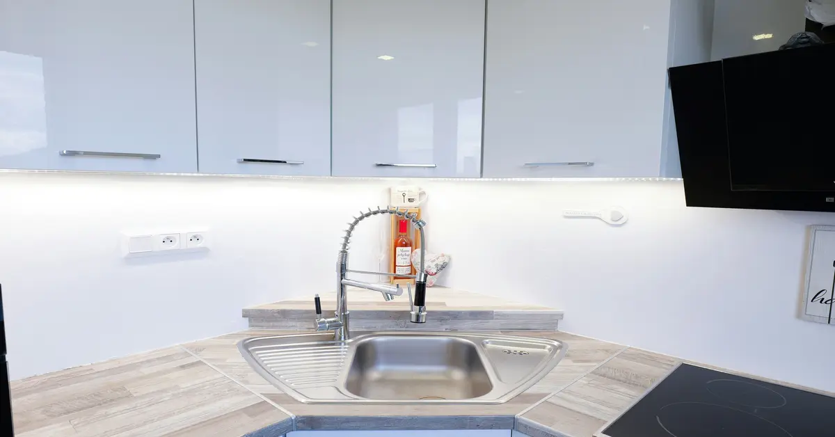 corner cabinets for kitchen