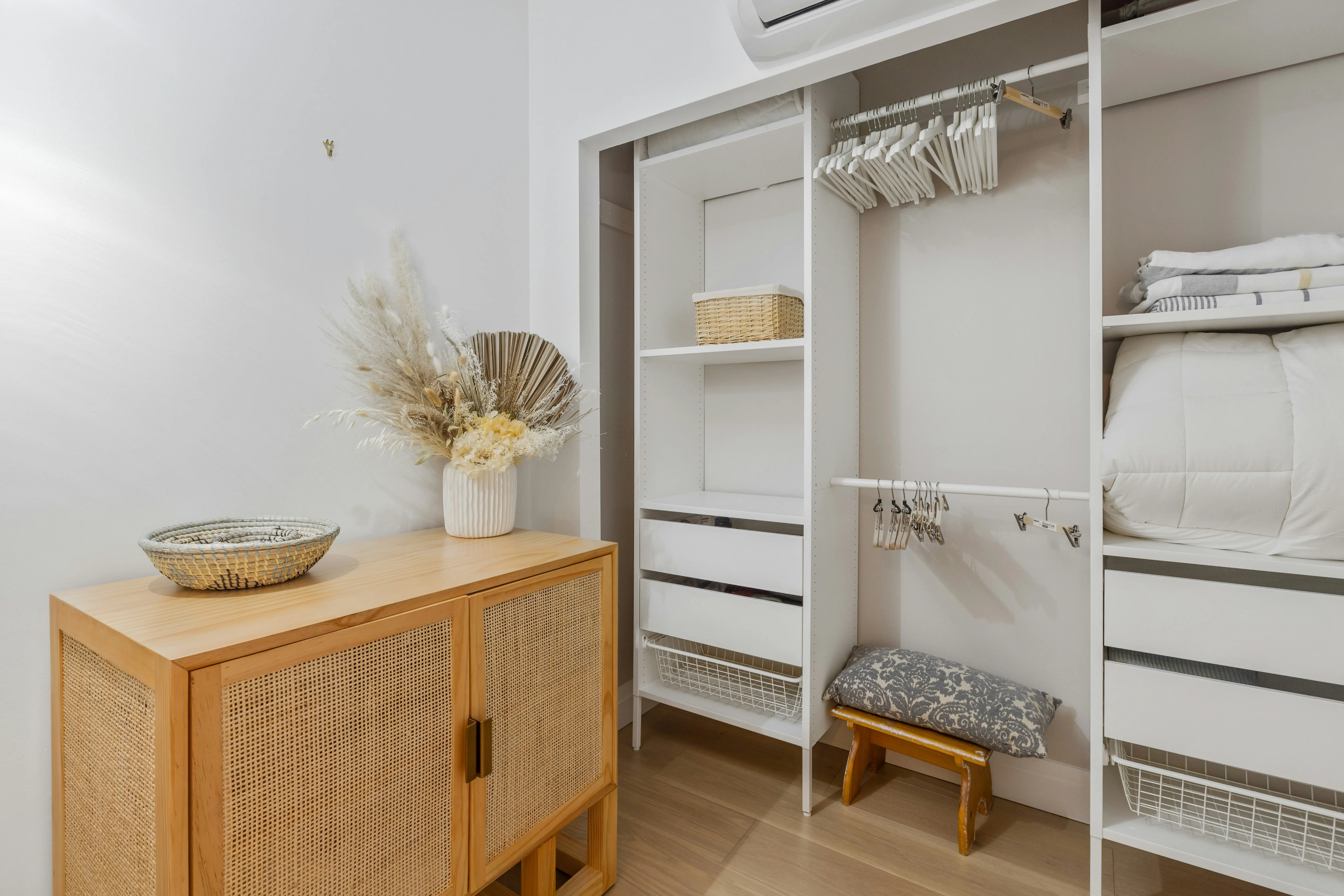 Wardrobe Closet with Drawers : 5 Smart Buys !