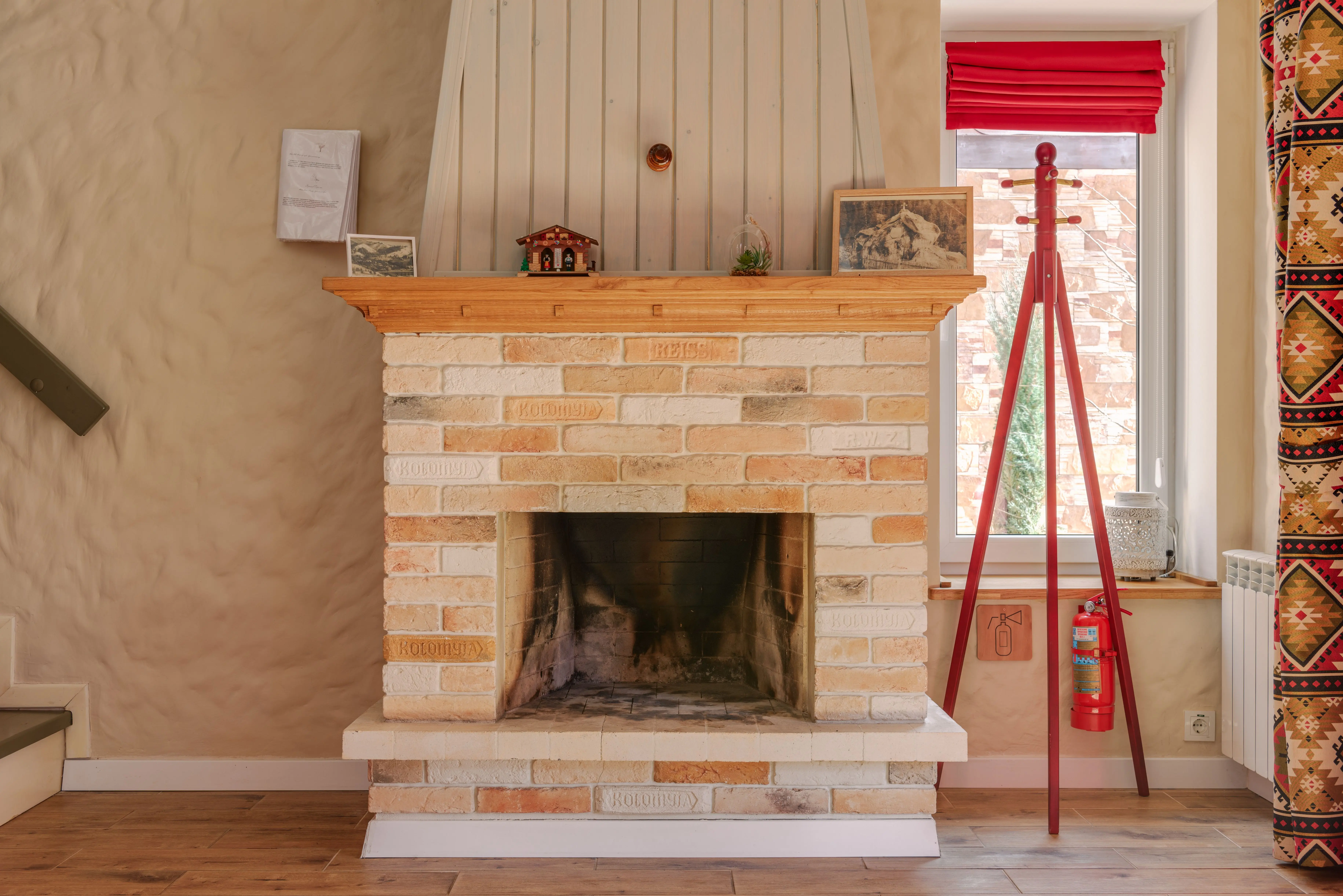 red granite A warm living room with a rustic brick fireplace and stylish decor.