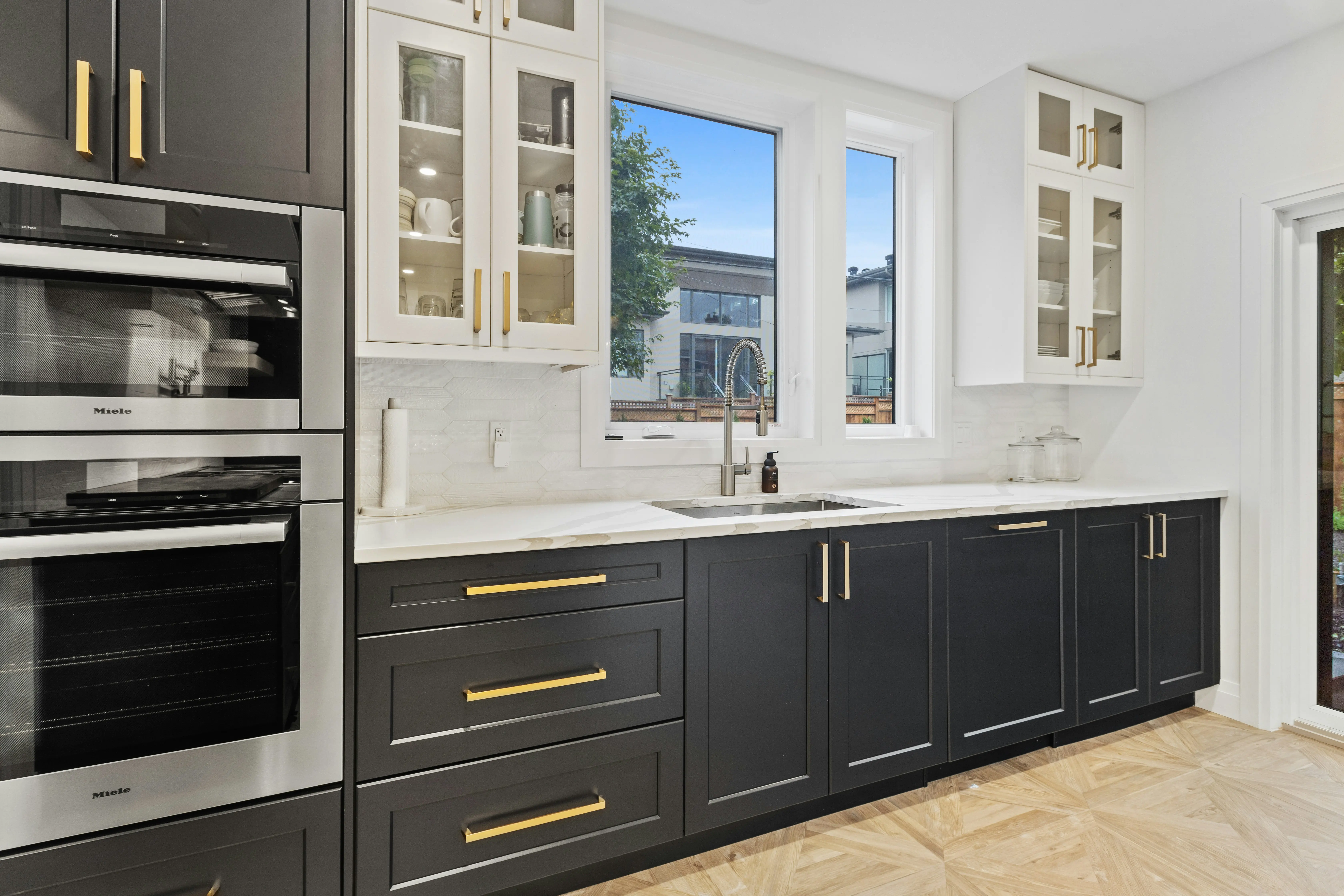 Dark Gray Kitchen Cabinets : 7 Stunning Ideas !