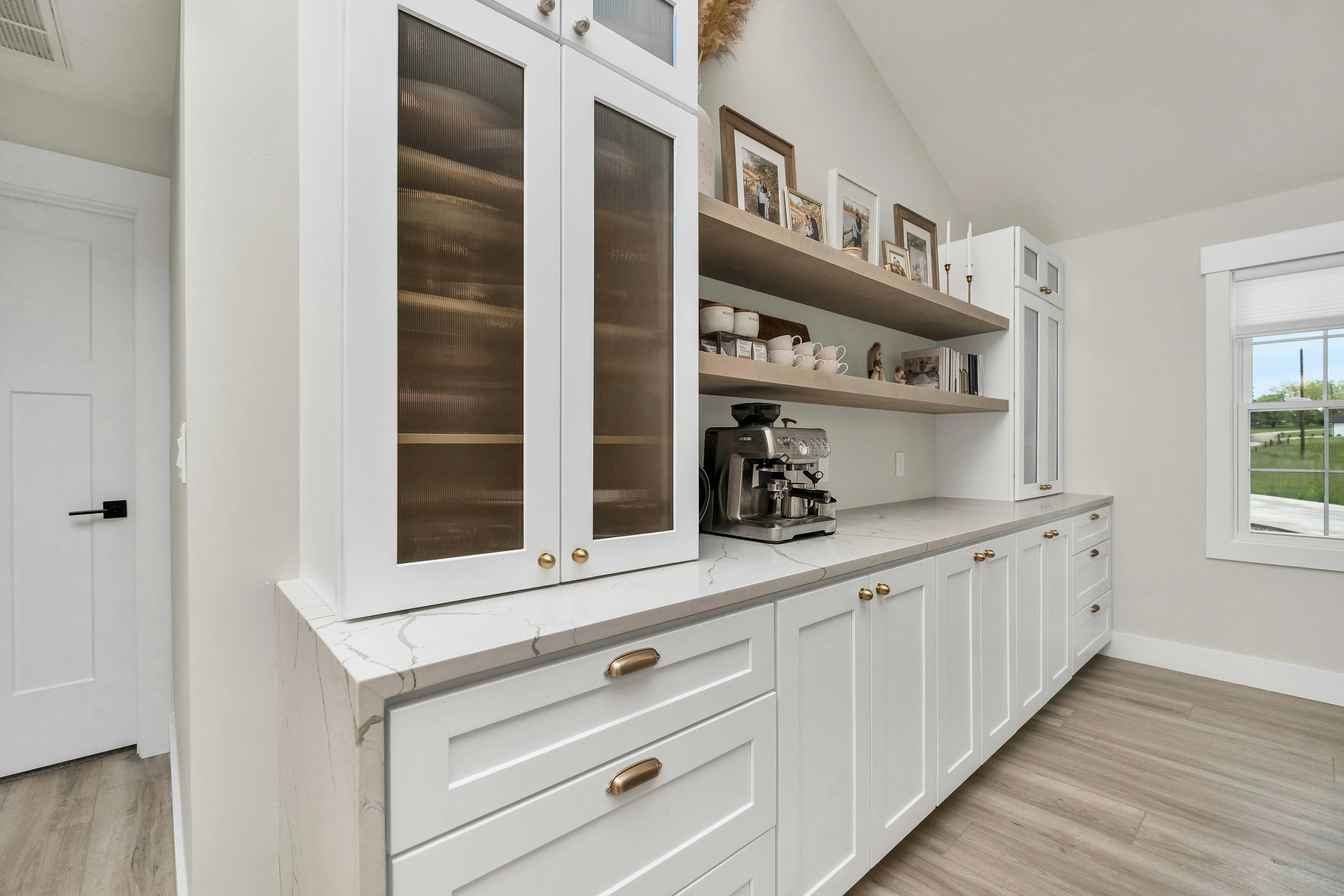 White Shaker Kitchen Cabinets : 7 Timeless Trends