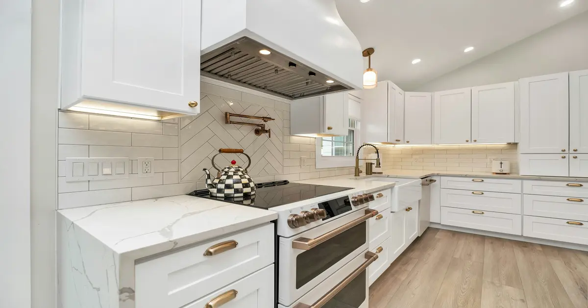 white shaker kitchen cabinets