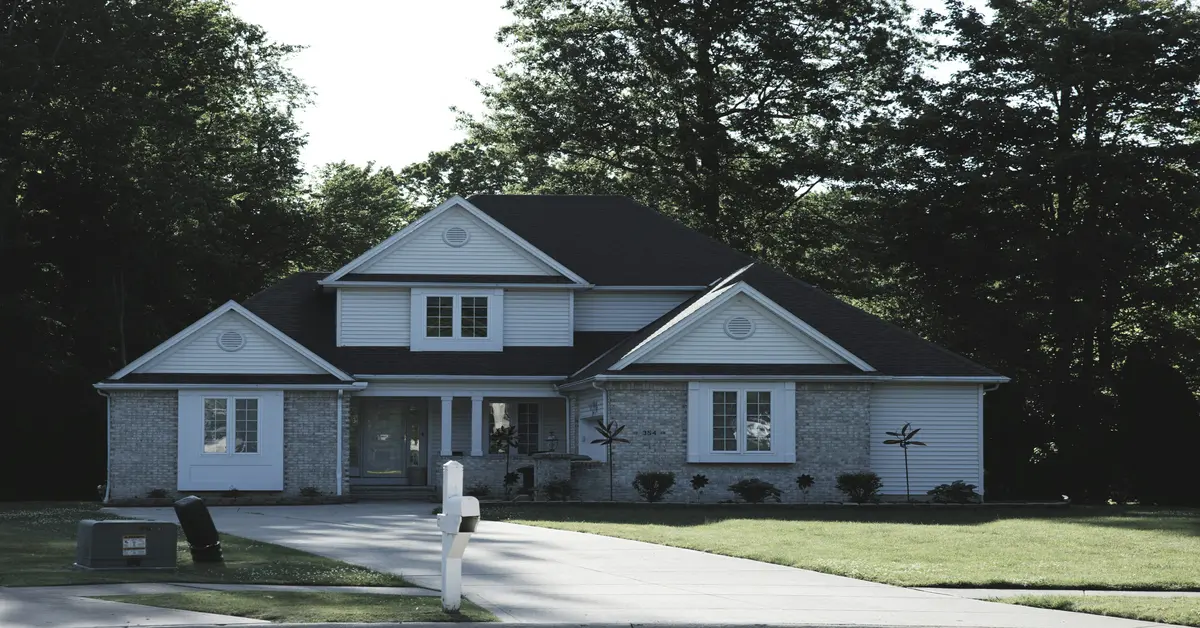 white vinyl siding