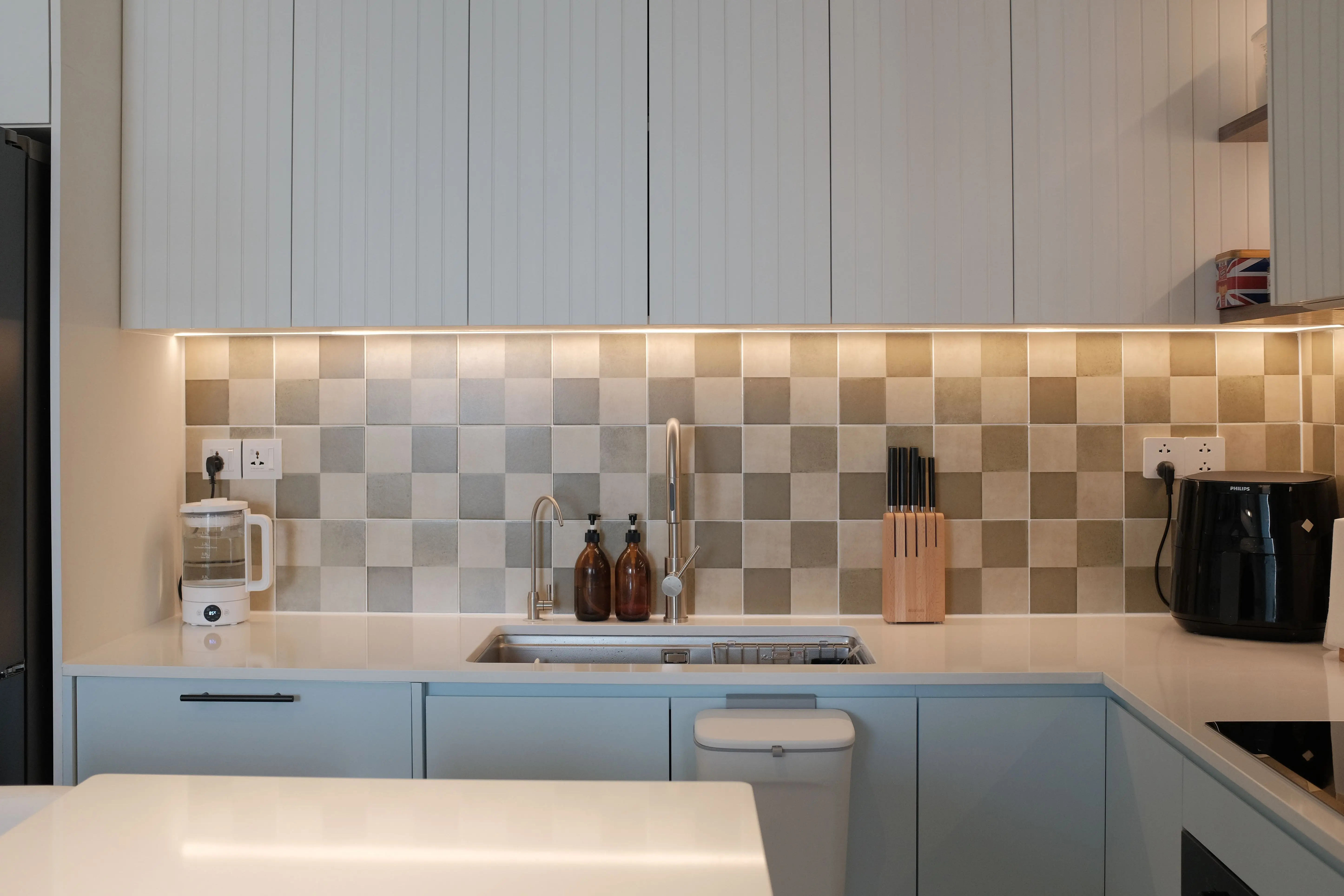sink bath Contemporary minimalist kitchen with stylish decor and appliances.