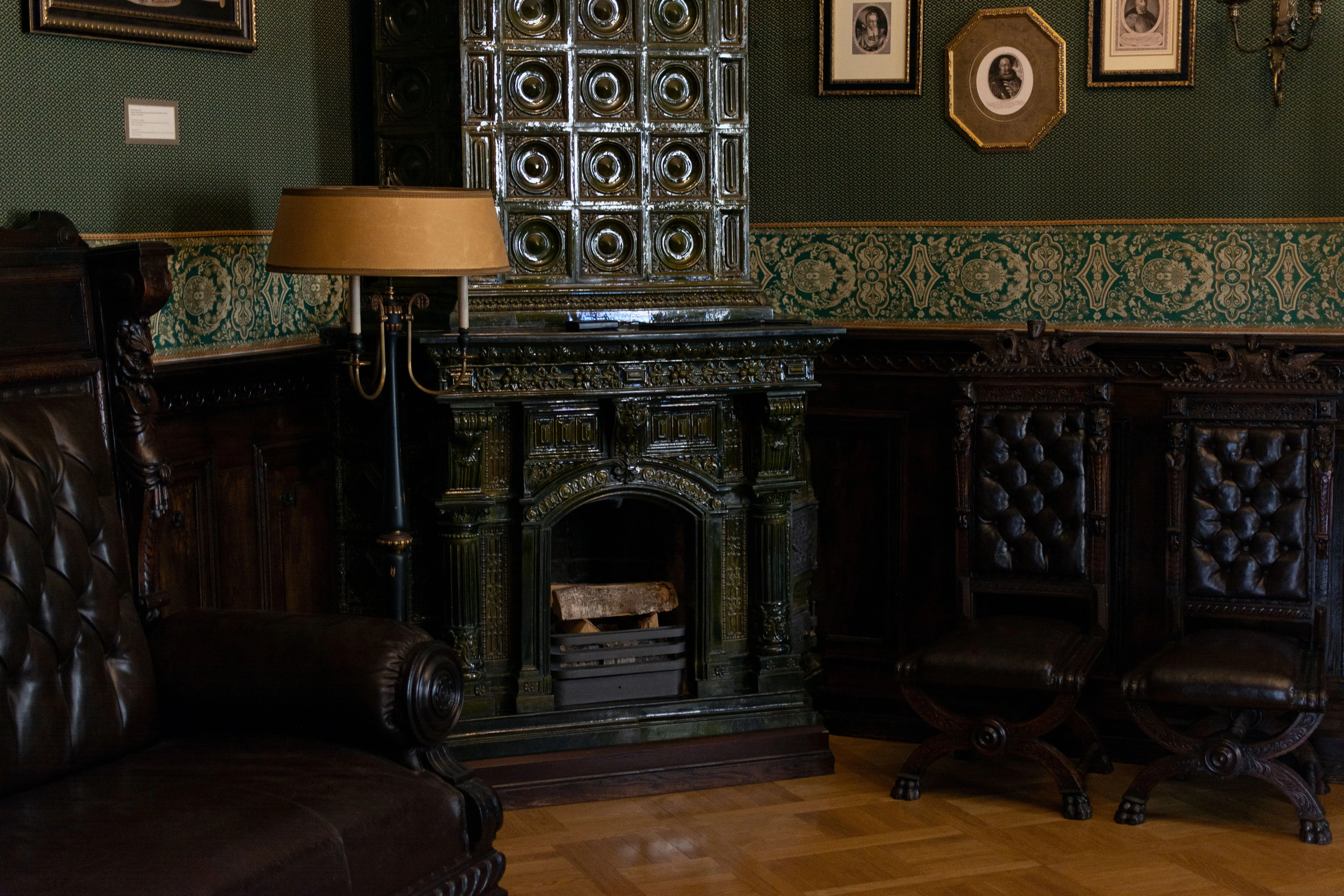 decorative tile Classic room with a vintage tiled stove and leather furniture, exuding warmth and elegance.